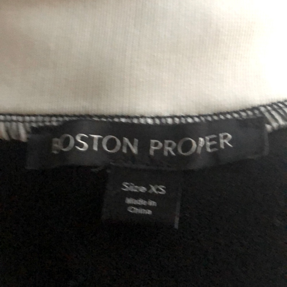 NWOT BOSTON PROPER BLACK and WHITE COLD SHOULDER TOP VERY NICE SZ XS - Picture 5 of 7